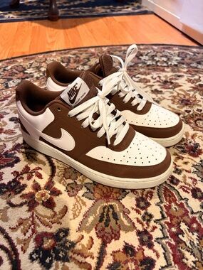 Nike Men’s Low-Top Sneakers - Brown & White